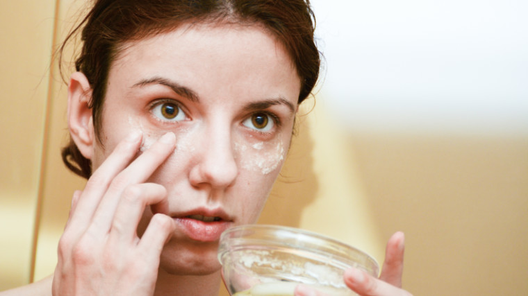 What are the Causes and Natural Remedies for Puffy Eyes and Dark Circles